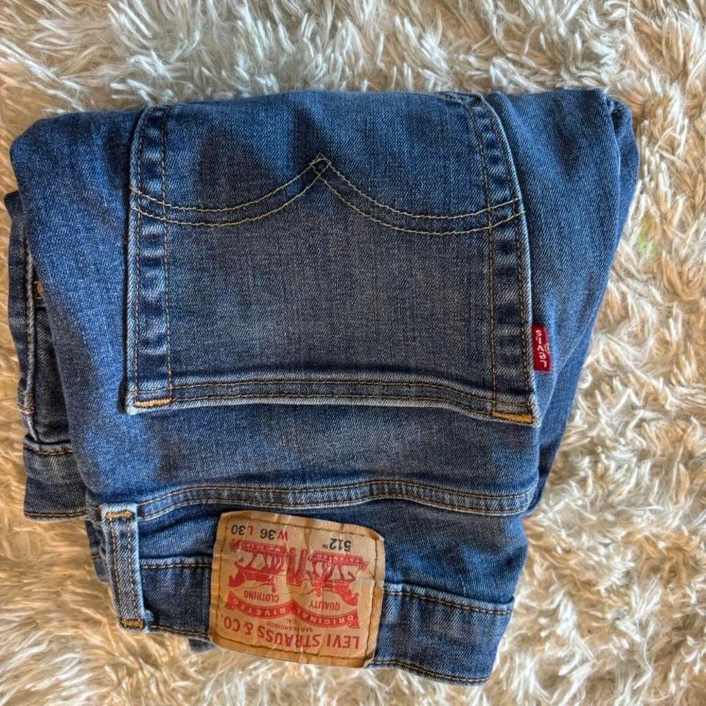 Levi's - Picture 4 of 6